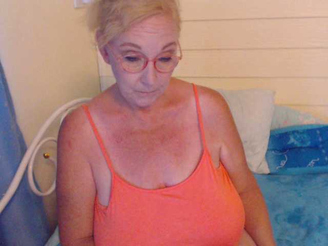 Live sex webcam photo for LisaLinny #273159011