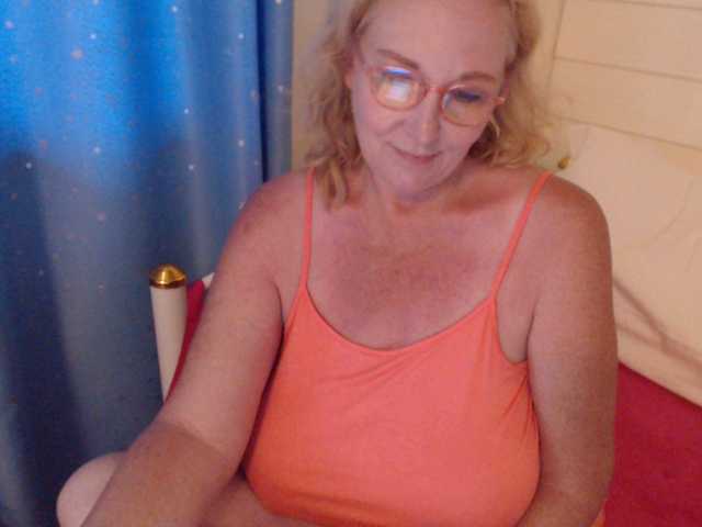 Live sex webcam photo for LisaLinny #273228984