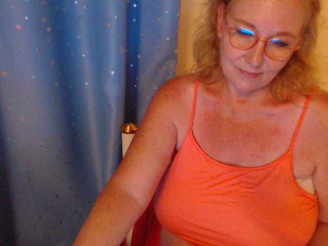 Live sex webcam photo for LisaLinny #273271848