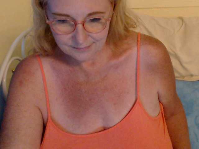 Live sex webcam photo for LisaLinny #273684861