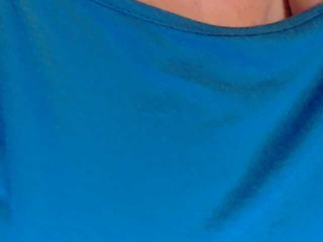 Live sex webcam photo for LisaLinny #274280783