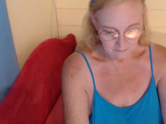 Live sex webcam photo for LisaLinny #274655197