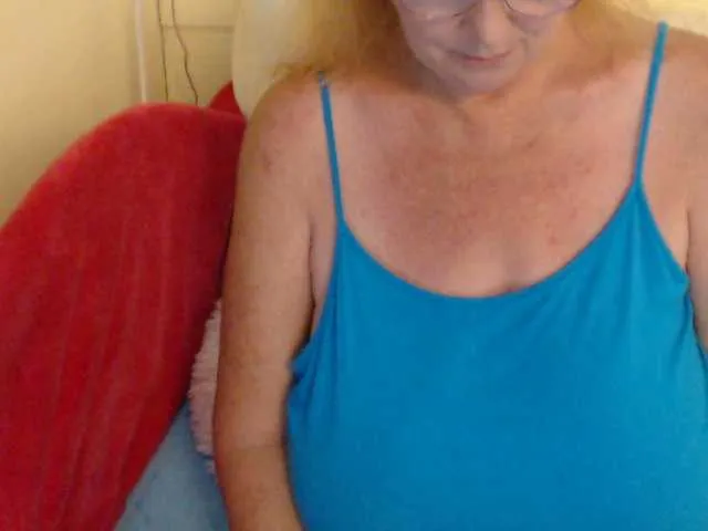 Live sex webcam photo for LisaLinny #275203653