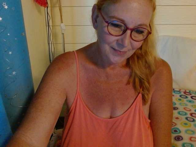 Live sex webcam photo for LisaLinny #275704377