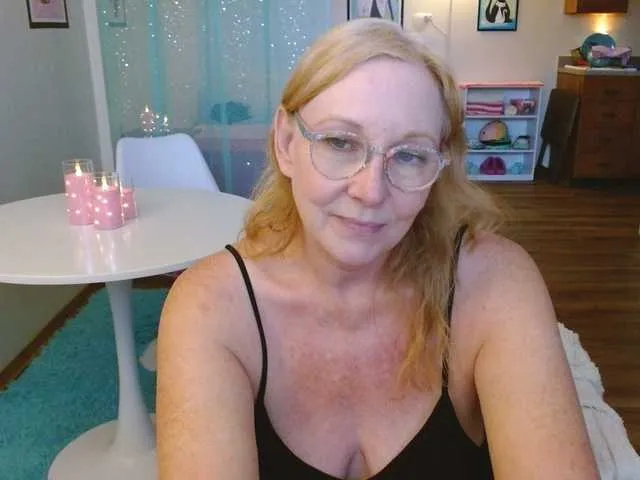 Live sex webcam photo for LisaLinny #290609374