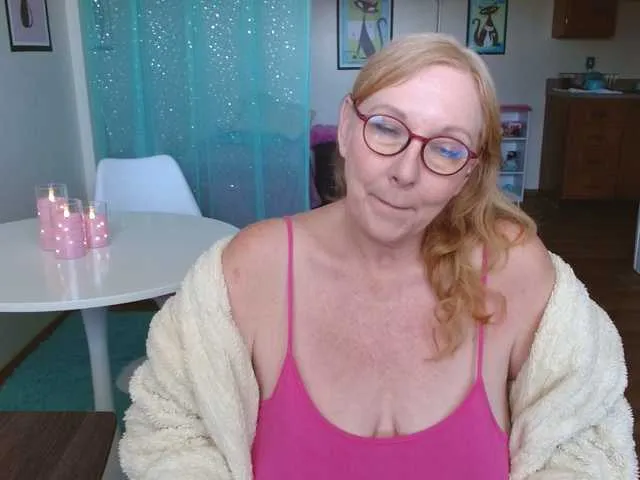 Live sex webcam photo for LisaLinny #290691736