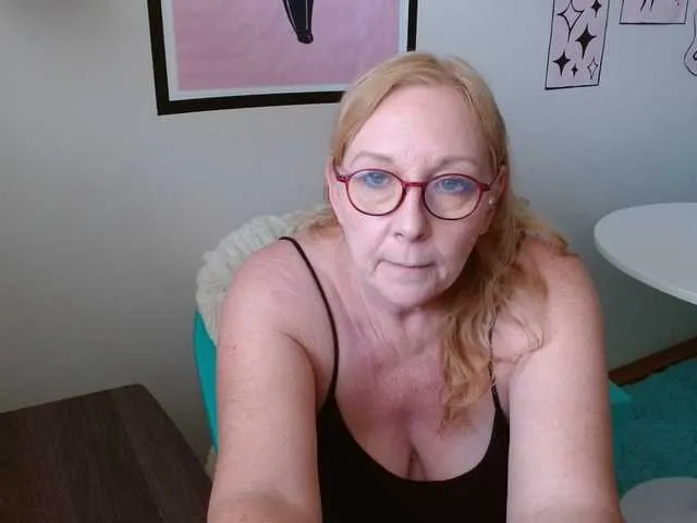 Live sex webcam photo for LisaLinny #290739973
