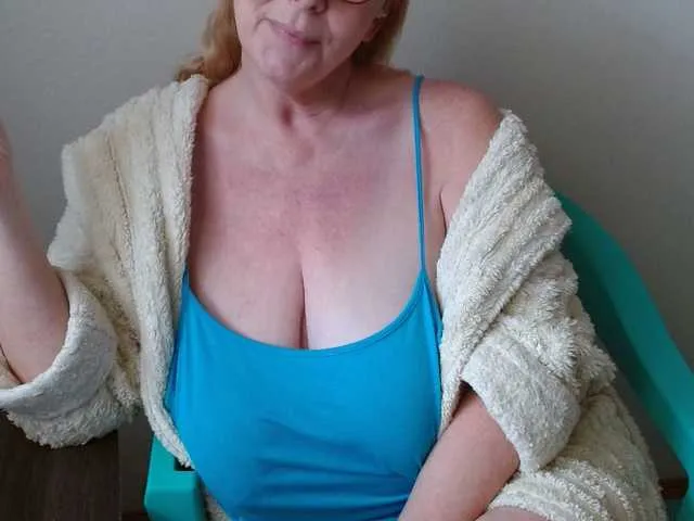 Live sex webcam photo for LisaLinny #290767050