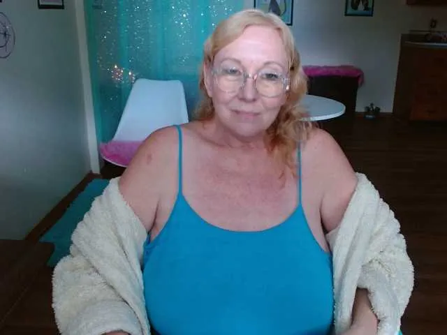 Live sex webcam photo for LisaLinny #291004916