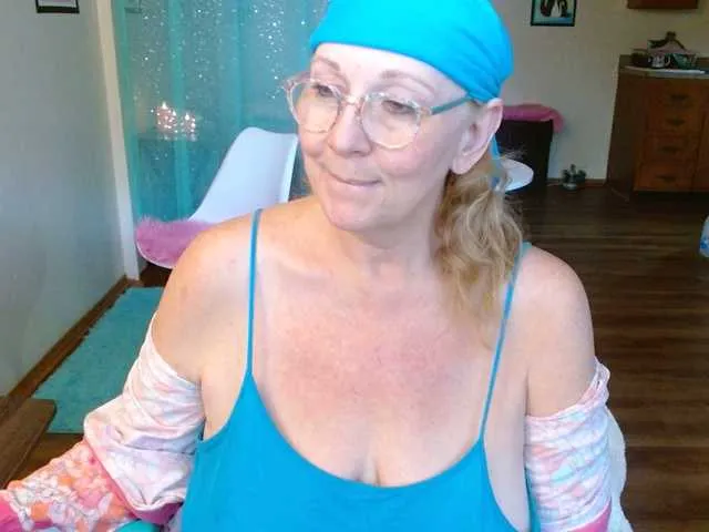 Live sex webcam photo for LisaLinny #291006636