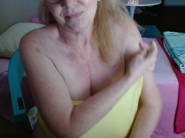 Live sex webcam photo for LisaLinny #291515960