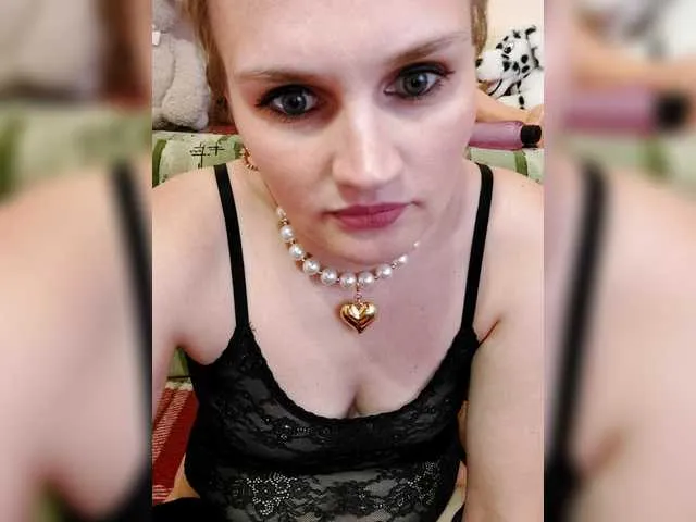 Live sex webcam photo for LisaLovHoney #291987471