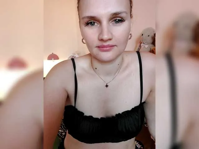 Live sex webcam photo for LisaLovHoney #292113261