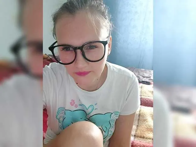 Live sex webcam photo for LisaLovHoney #292169679