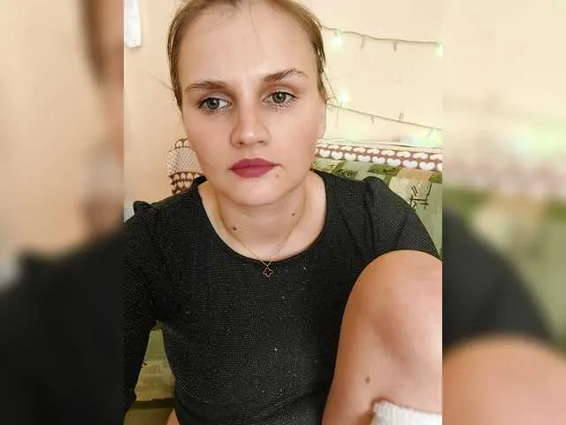 Live sex webcam photo for LisaLovHoney #292247830