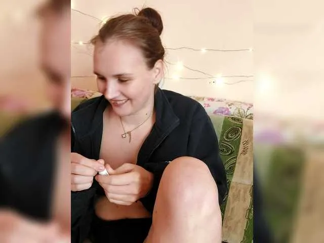 Live sex webcam photo for LisaLovHoney #292307914