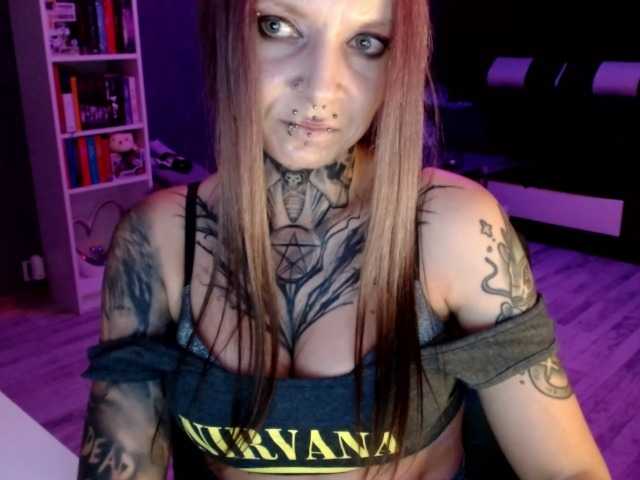 Live sex webcam photo for LisaModel #289671222