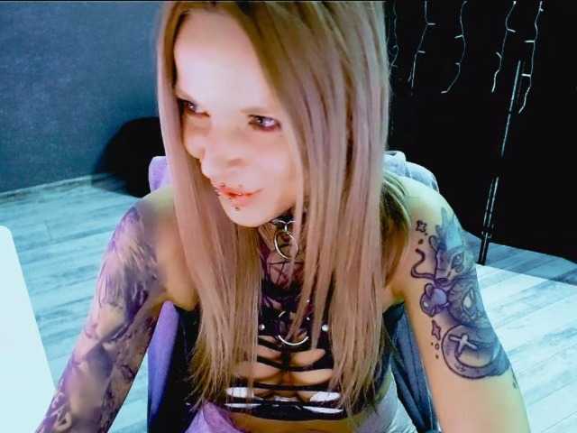 Live sex webcam photo for LisaModel #291975050