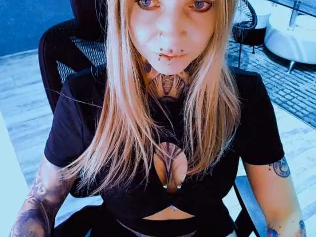 Live sex webcam photo for LisaModel #293380164