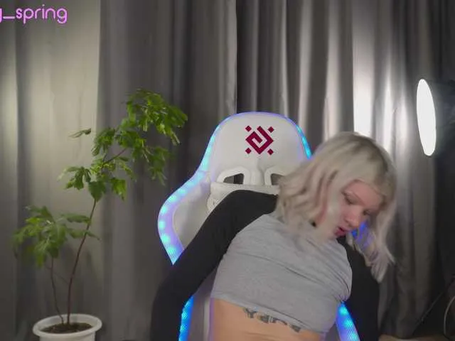 Live sex webcam photo for Lisalovelyy #290880442