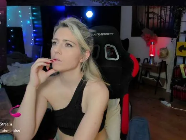 Live sex webcam photo for Lisaonthemoon #278231010