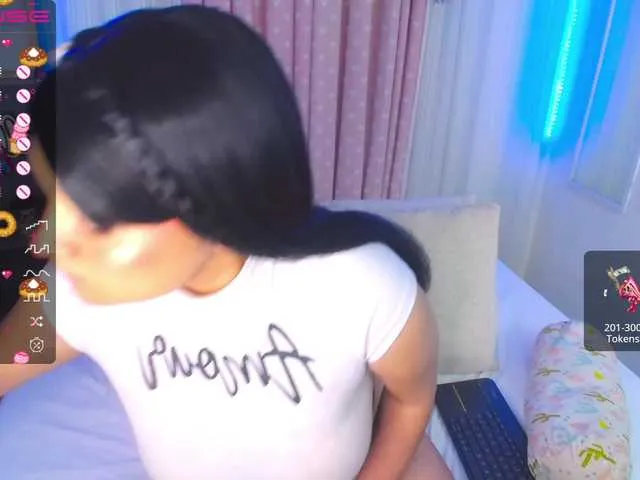 Live sex webcam photo for LisethDani #275864527