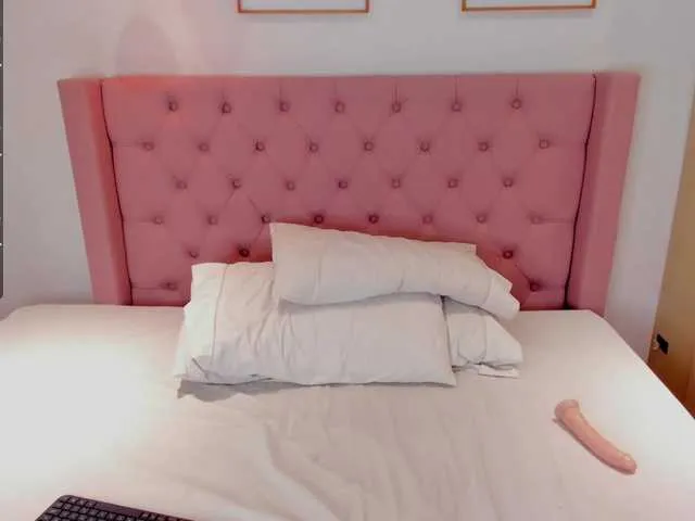 Live sex webcam photo for LissMonroe #275962652