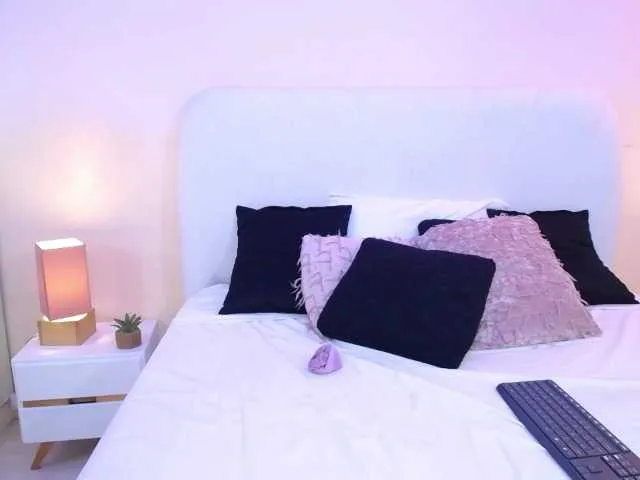 Live sex webcam photo for LissaMartin #277325623