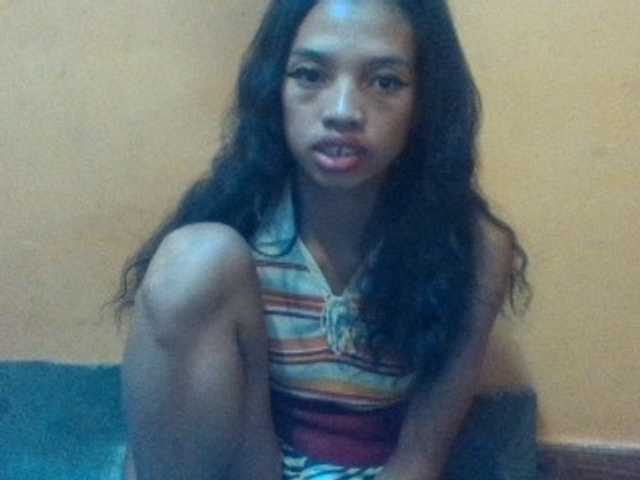 Live sex webcam photo for LitleAmanda #273578600