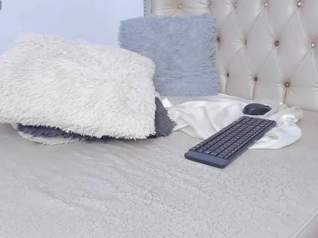 Live sex webcam photo for LitleCandy #290511473