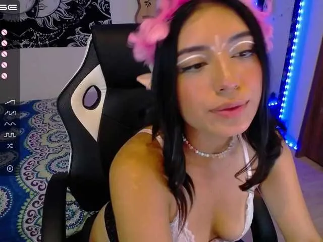 Live sex webcam photo for Little-Aria #272984728