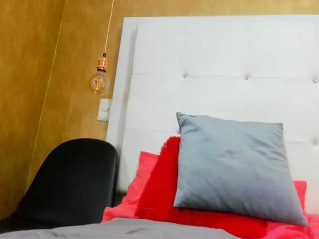 Live sex webcam photo for Little-Jenni1 #290460761