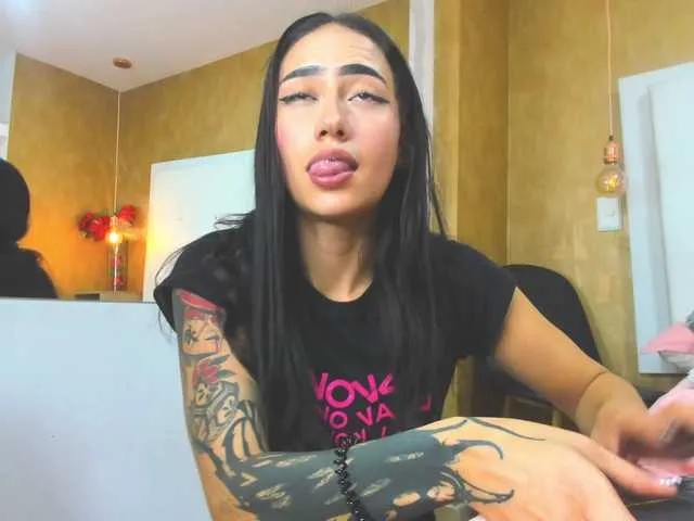 Live sex webcam photo for Little-Jenni1 #290685468