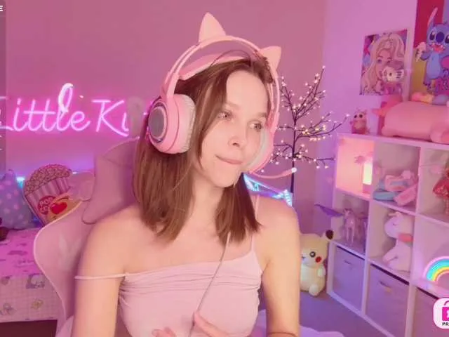 Live sex webcam photo for Little-Kitt69 #274282741