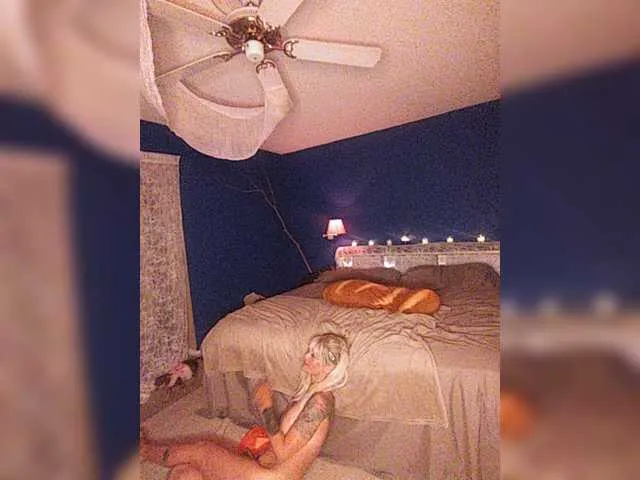 Live sex webcam photo for LittleAkasha #273017646