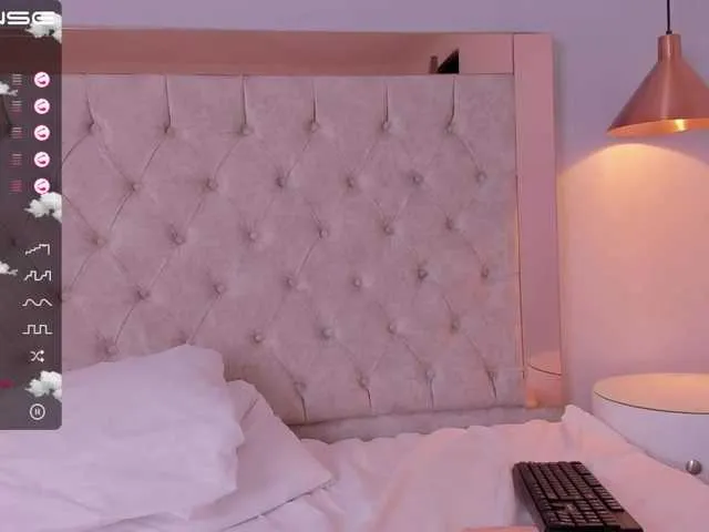 Live sex webcam photo for LittleAsian18 #274499910