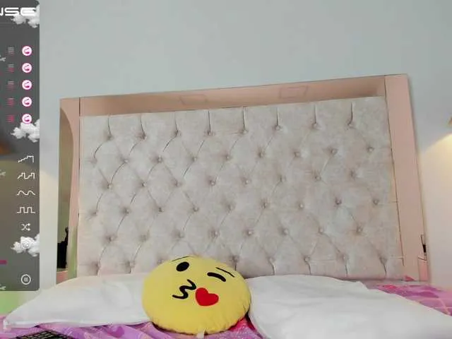 Live sex webcam photo for LittleAsian18 #274619847