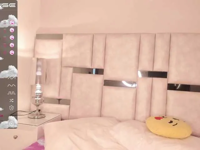 Live sex webcam photo for LittleAsian18 #274642550