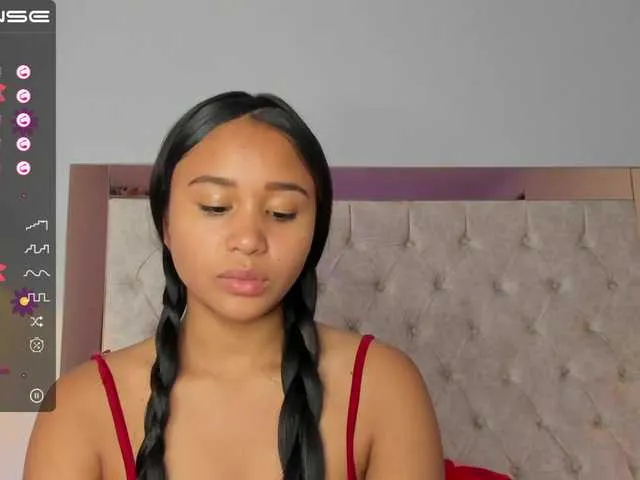 Live sex webcam photo for LittleAsian18 #274652976