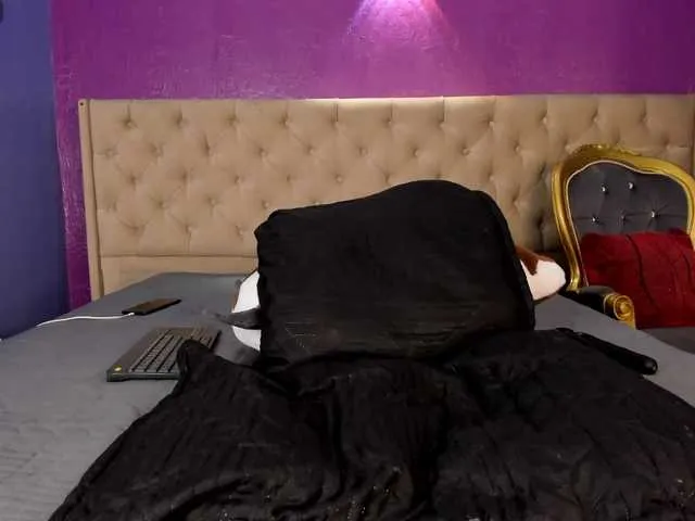 Live sex webcam photo for LittleCheerry #290652828