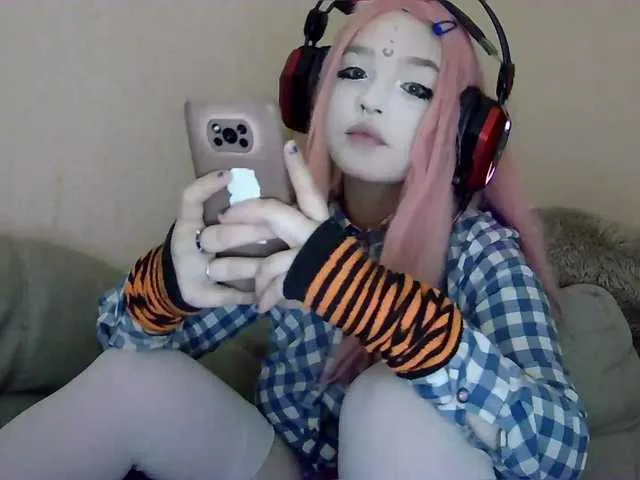 Live sex webcam photo for LittleDelora #273481199