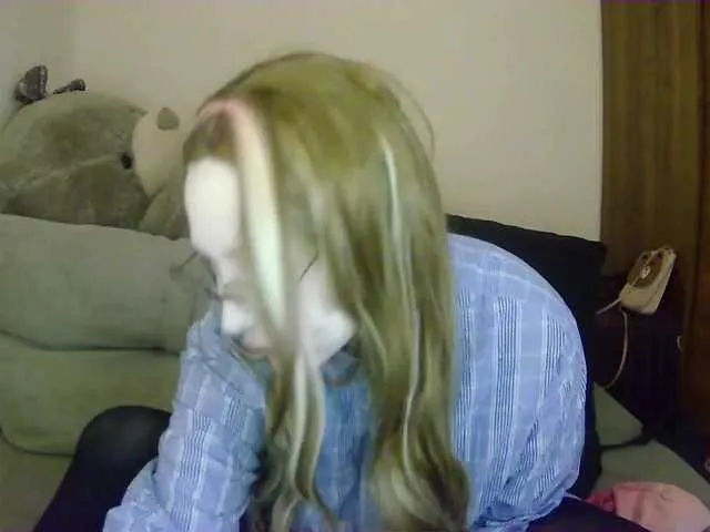 Live sex webcam photo for LittleDelora #274234028