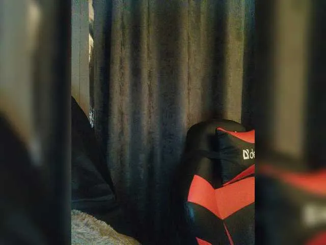 Live sex webcam photo for LittleDelora #275571257