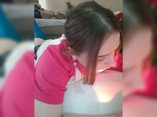 Live sex webcam photo for LittleDelora #277728606