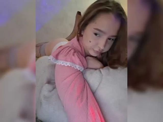 Live sex webcam photo for LittleDelora #290482940