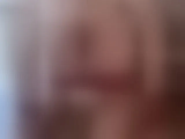 Live sex webcam photo for LittleDelora #293350017