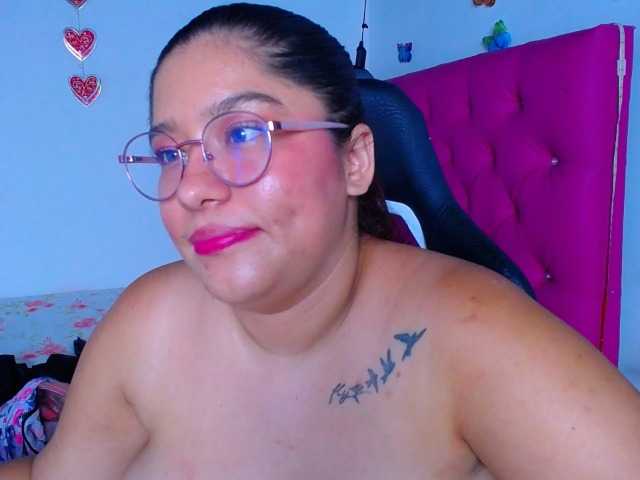 Live sex webcam photo for LittleFlower1 #290617956