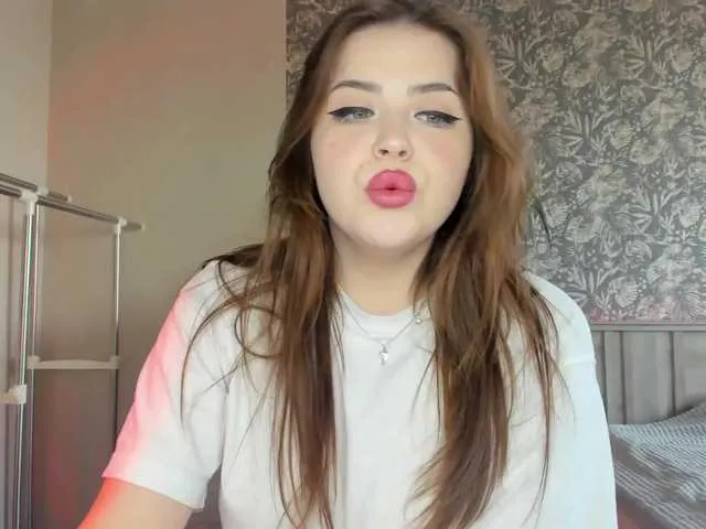 Live sex webcam photo for LittleJenniee #273794774