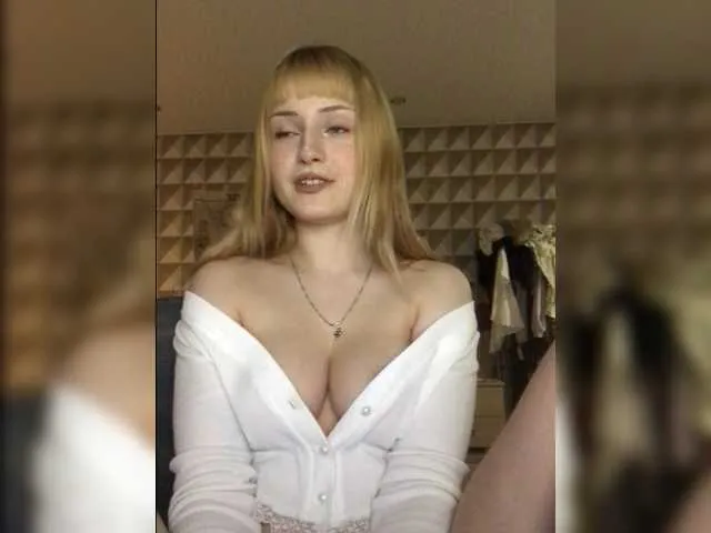 Live sex webcam photo for LittleKatie #272791619