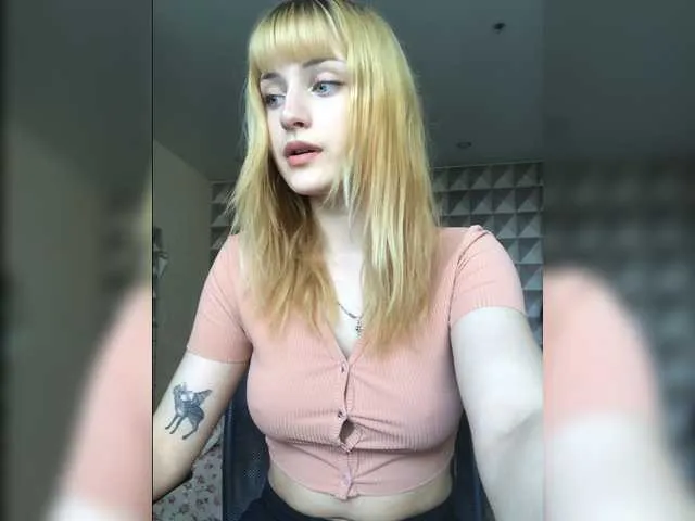 Live sex webcam photo for LittleKatie #273091389